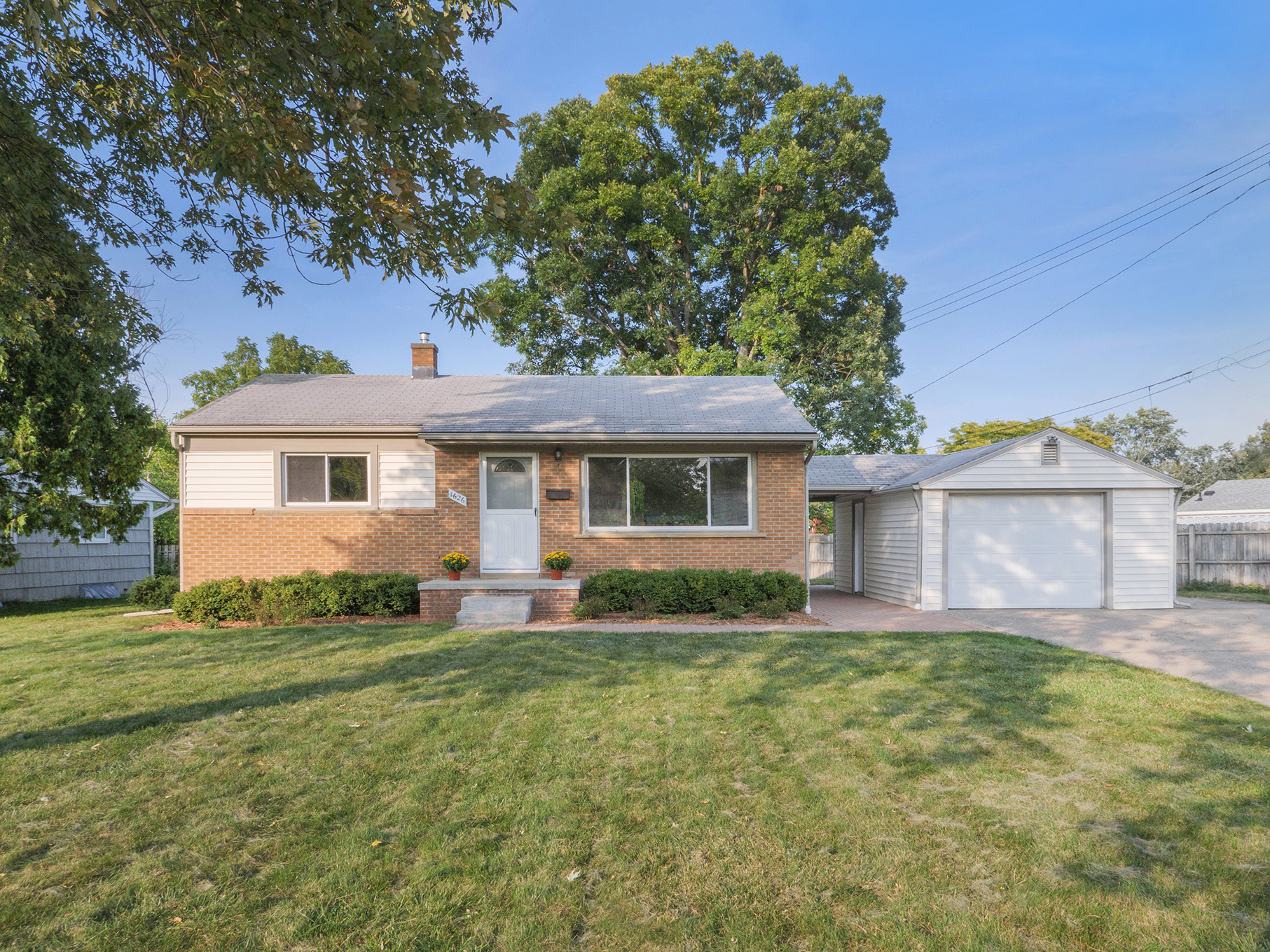 Cozy, Cute Ranch on Ann Arbor's Westside!